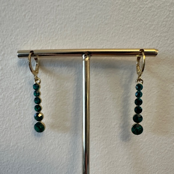 Green dangly earrings - Picture 2 of 4